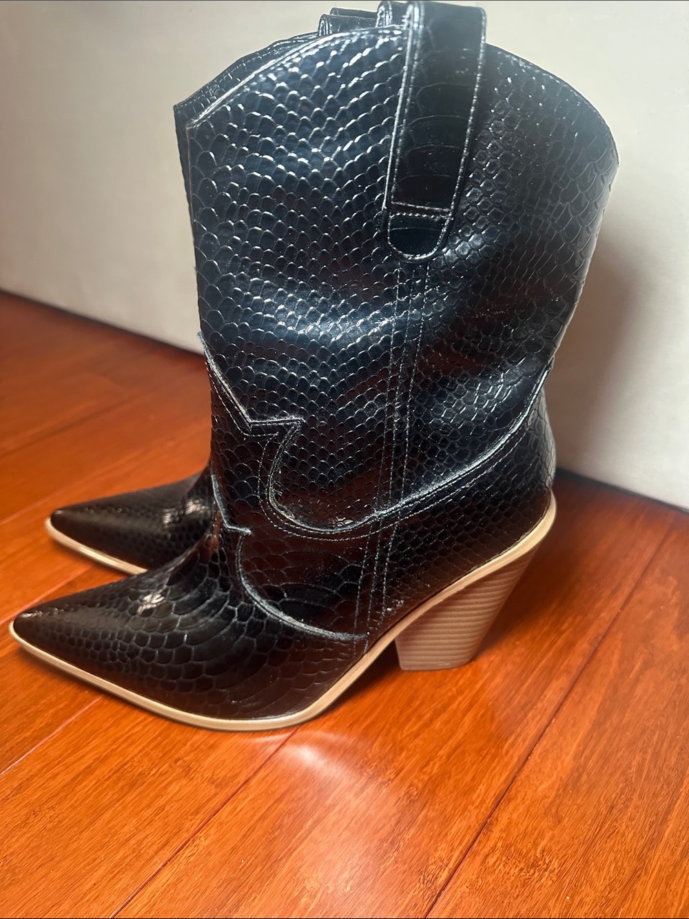Cape Robbin Black Patent Croc-Embossed Pointed Ankle Boots